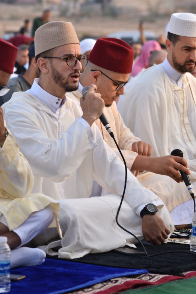 في مشهد مهيب واقبال كبير ونجاح التنظيم : ساكنة العروي بالناظور تؤدي صلاة العيد في مصلى المسجد الكبير 3 في مشهد مهيب واقبال كبير ونجاح التنظيم : ساكنة العروي بالناظور تؤدي صلاة العيد في مصلى المسجد الكبير