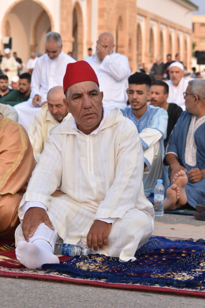 في مشهد مهيب واقبال كبير ونجاح التنظيم : ساكنة العروي بالناظور تؤدي صلاة العيد في مصلى المسجد الكبير 4 في مشهد مهيب واقبال كبير ونجاح التنظيم : ساكنة العروي بالناظور تؤدي صلاة العيد في مصلى المسجد الكبير