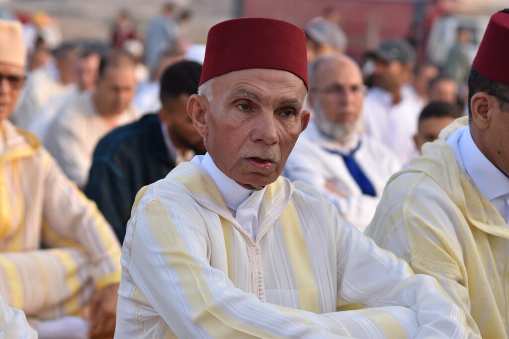 في مشهد مهيب واقبال كبير ونجاح التنظيم : ساكنة العروي بالناظور تؤدي صلاة العيد في مصلى المسجد الكبير 8 في مشهد مهيب واقبال كبير ونجاح التنظيم : ساكنة العروي بالناظور تؤدي صلاة العيد في مصلى المسجد الكبير