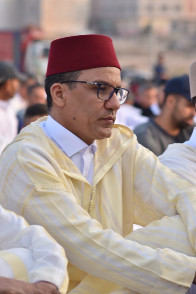في مشهد مهيب واقبال كبير ونجاح التنظيم : ساكنة العروي بالناظور تؤدي صلاة العيد في مصلى المسجد الكبير 9 في مشهد مهيب واقبال كبير ونجاح التنظيم : ساكنة العروي بالناظور تؤدي صلاة العيد في مصلى المسجد الكبير