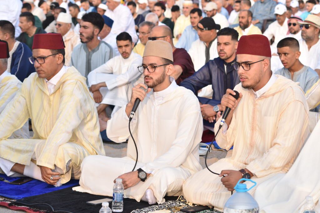 في مشهد مهيب واقبال كبير ونجاح التنظيم : ساكنة العروي بالناظور تؤدي صلاة العيد في مصلى المسجد الكبير 11 في مشهد مهيب واقبال كبير ونجاح التنظيم : ساكنة العروي بالناظور تؤدي صلاة العيد في مصلى المسجد الكبير