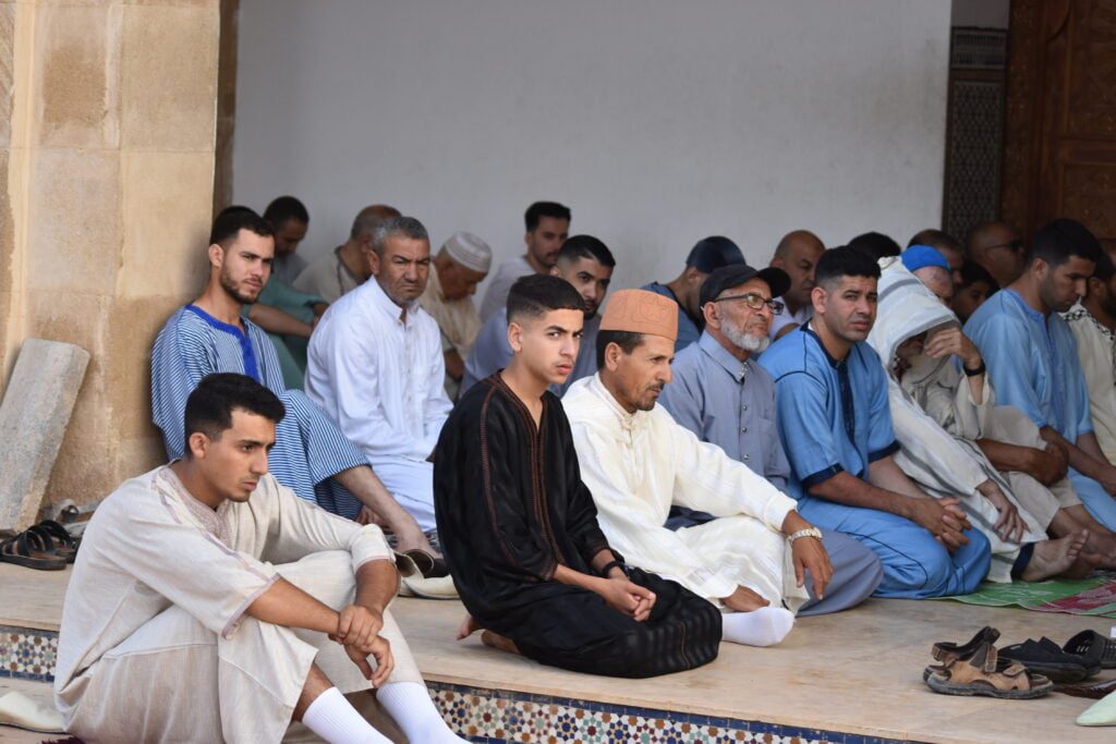 في مشهد مهيب واقبال كبير ونجاح التنظيم : ساكنة العروي بالناظور تؤدي صلاة العيد في مصلى المسجد الكبير 14 في مشهد مهيب واقبال كبير ونجاح التنظيم : ساكنة العروي بالناظور تؤدي صلاة العيد في مصلى المسجد الكبير