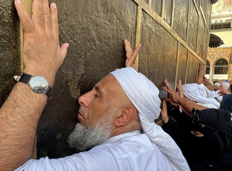 ‎ضيوف الرحمن يؤدون طواف الوداع وينهون مناسك الحج اليوم السبت