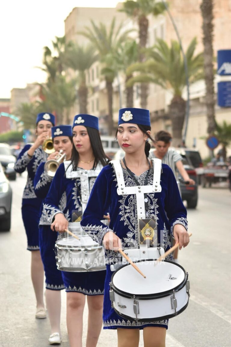 فيديو: احتفالات موسيقية بعيد العرش تجوب شوارع مدينة العروي 5 فيديو: احتفالات موسيقية بعيد العرش تجوب شوارع مدينة العروي