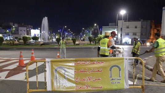 إعادة صباغة ممرات المشاة في الشوارع الرئيسية بالناظور 3 إعادة صباغة ممرات المشاة في الشوارع الرئيسية بالناظور