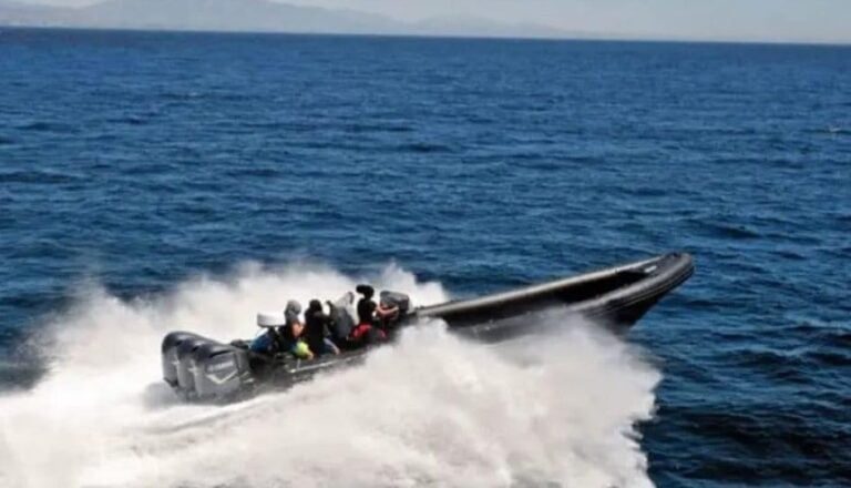 اعتراض زورق "فانتوم" قبالة سواحل الدريوش وإيقاف 4 أشخاص 6 اعتراض زورق “فانتوم” قبالة سواحل الدريوش وإيقاف 4 أشخاص