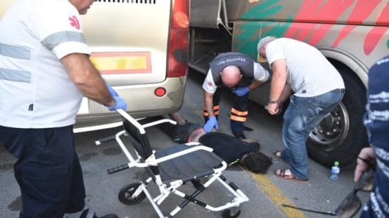 ظل مختبئا لـ 10 ساعات في هيكل حافلة.. إنقاذ حراگ مغربي من الموت بسبتة المحتلة