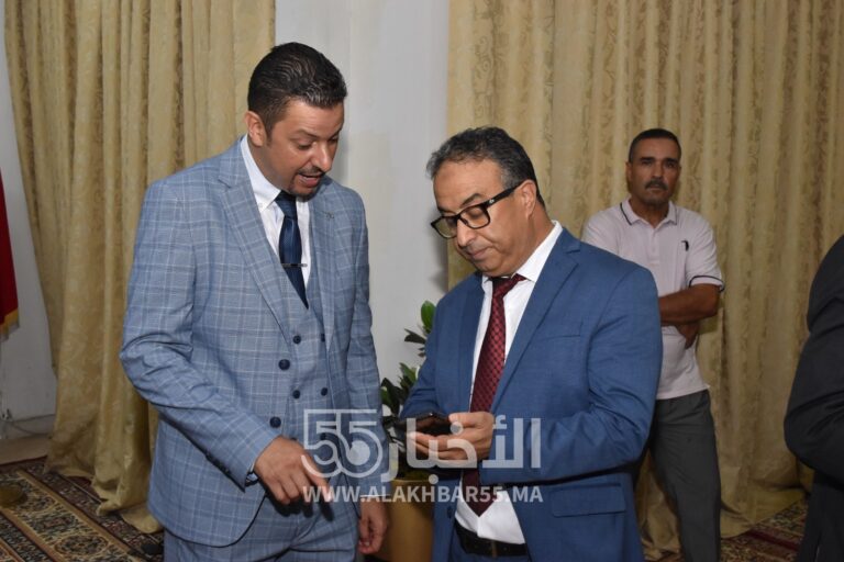 كريم مولاي يمثل ابناء العروي المقيمين بالديار البلجيكية بمقر عمالة الناظور في اليوم الوطني للمهاجر 7 كريم مولاي يمثل ابناء العروي المقيمين بالديار البلجيكية بمقر عمالة الناظور في اليوم الوطني للمهاجر