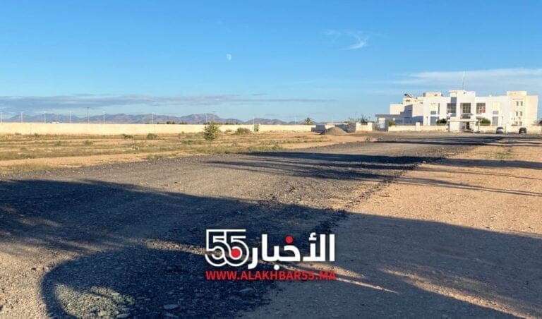 العروي : بعد عدة مطالب وكحل مؤقت ومبادرة من قائد مركز الدرك الملكي تم تهيئة جزئية لطريق المؤدية لمقر الدرك.