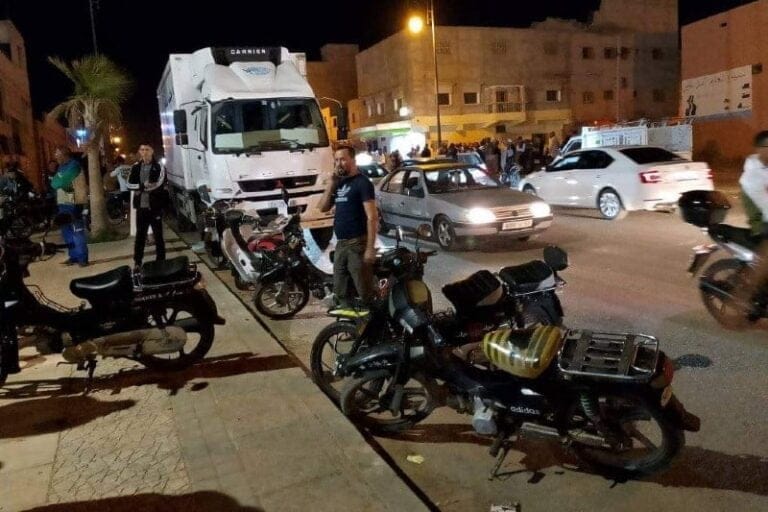 السلطات المحلية: قتيل و3 جرحى إثر انفجارات في مدينة السمارة