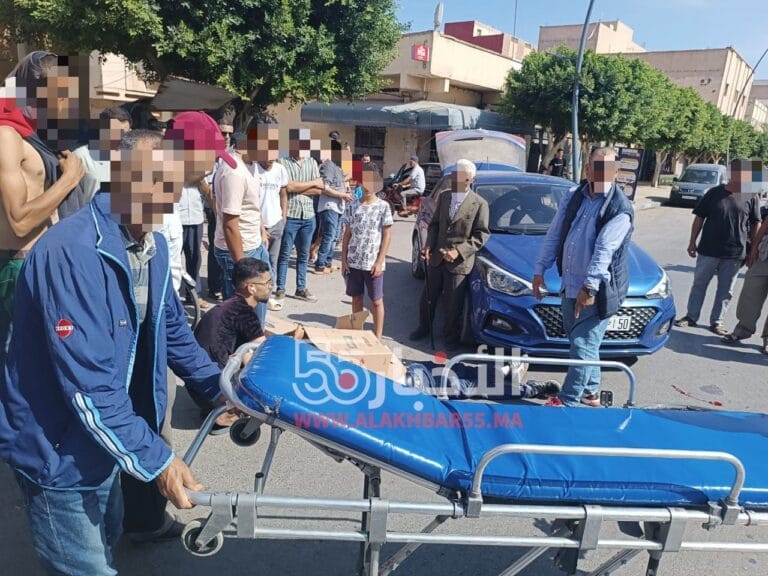 العروي : حادثة سير بين سيارة ودراجة هوائية على مستوى شارع الحسن تدخل مصاب لقسم المستعجلات
