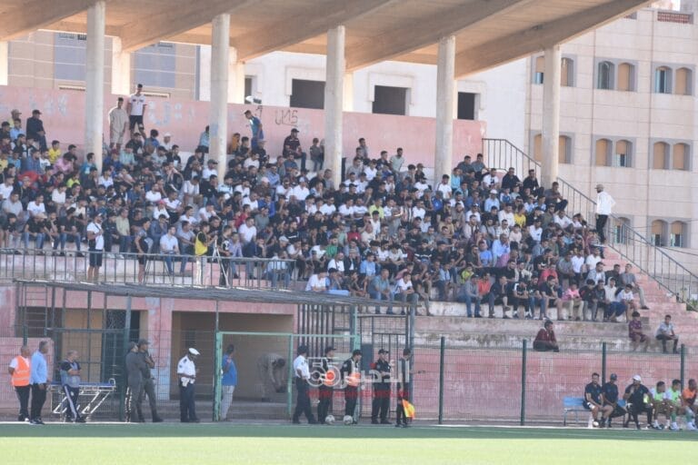 في أول إمتحان له أمام جمهوره أمل العروي يسقط في فخ التعادل ضد شباب علم طنجة 4 في أول إمتحان له أمام جمهوره أمل العروي يسقط في فخ التعادل ضد شباب علم طنجة