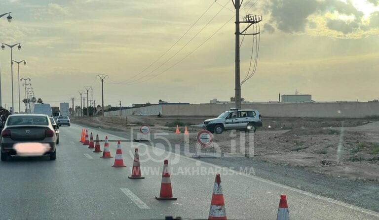 الدرك الملكي بالناظور : تشديد بالحاجز الامني على الطريق بين العروي وسلوان وجعل ممر وحيد لسيارات المتجهة للعروي بالطريق الوطنية رقم 2
