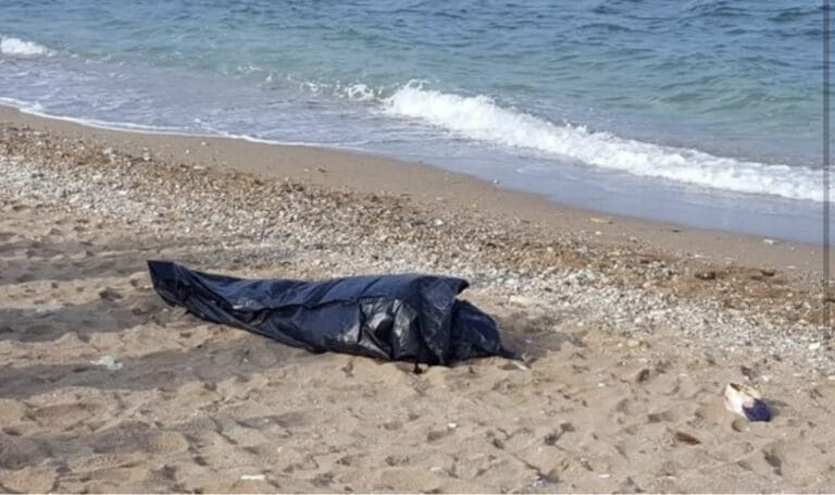 العثور على جثة شخص مجهول الهوية بسواحل الحسيمة 5 العثور على جثة شخص مجهول الهوية بسواحل الحسيمة