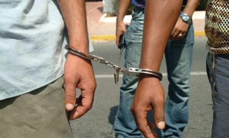 ‎توقيف أربعة أشخاص من بينهم رئيس جمعية بالعروي إنتحلوا صفة ينظمها القانون وتم حجزز كمية من الكوكايين في سيارتهم