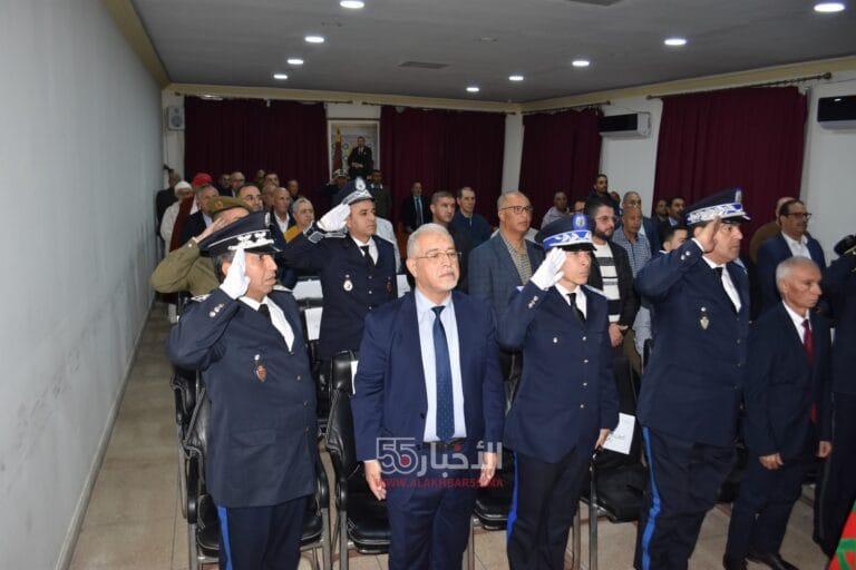 باشا مدینة العروي يترأس مراسیم الاستماع للخطاب الملكي بمناسبة الذكرى 48 للمسيرة الخضراء بمقر جماعة العروي..