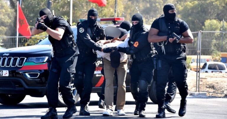 ضربة امنية : توقيف مروج ل"الكوكايين" بسلوان مبحوث عنه بأزيد من 50 مذكرة بحث 7 ضربة امنية : توقيف مروج ل”الكوكايين” بسلوان مبحوث عنه بأزيد من 50 مذكرة بحث