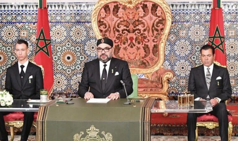الملك يوجه خطابا ساميا إلى الشعب بمناسبة المسيرة الخضراء
