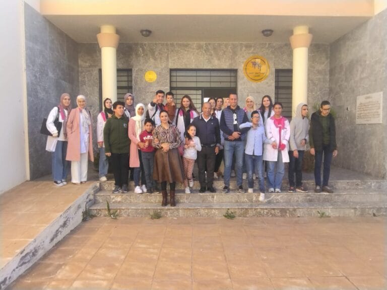 الناظور+صور:طلبة واساتذة مؤسسة مدينة المهن والكفاءات في زيارة لجمعية ايمن للتوحد بالناظور