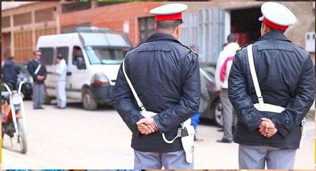 درك العروي يشن حملة واسعة صباح اليوم بسوق بني وكيل بحثا عن مبحوث عنهم بمذكرات بحث مختلفة 4 درك العروي يشن حملة واسعة صباح اليوم بسوق بني وكيل بحثا عن مبحوث عنهم بمذكرات بحث مختلفة