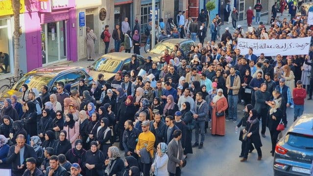 مسيرة حاشدة للأساتذة تجوب شوارع الناظور ضد النظام الأساسي