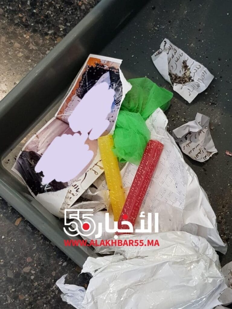 صور : ضبط طلاسم لشعوذة كانت بحقيبة مسافرة بمطار العروي بالناظور