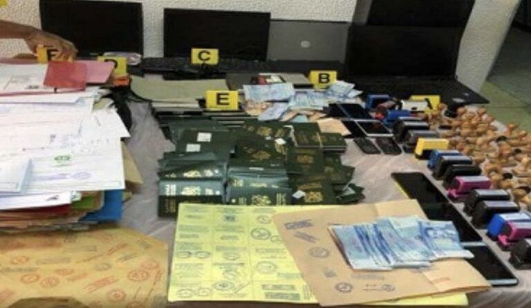 بدأ محاكمة أفراد شبكة لتزوير تأشيرات “شينغن”.. وتتبع المحرضين على الهجرة في “السوشيال ميديا”