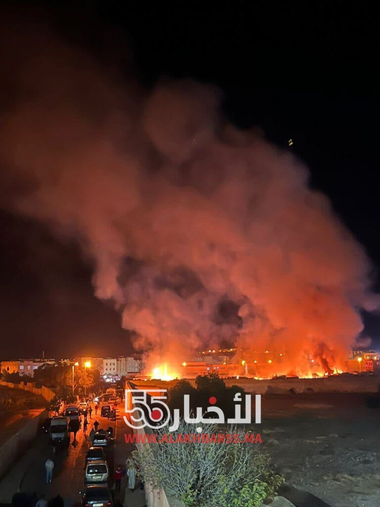 حريق مهول في سوق الخشب بتاوريرت في هذه اللحظات