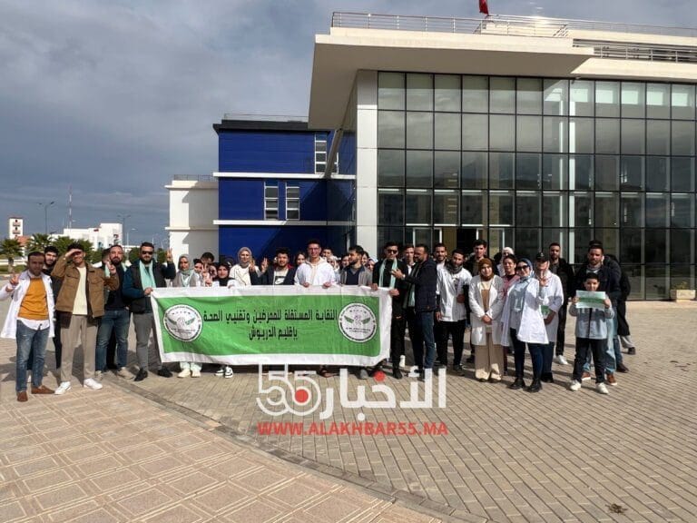 اقصاء فئة الممرضين من الرفع في الاجور  تخرجهم للميدان و الاحتجاج