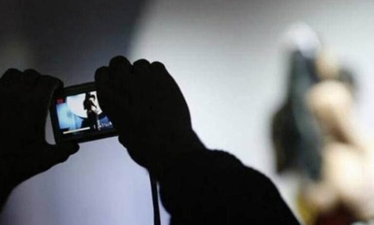 الجنس مع الكلاب.. فضيحة ابن مسؤول تُورط 16 فتاة بالخميسات