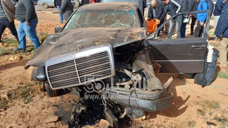 حادثة سير بمدخل جماعة بني وكيل اولاد محند تسفر عن خسائر مادية جسيمة