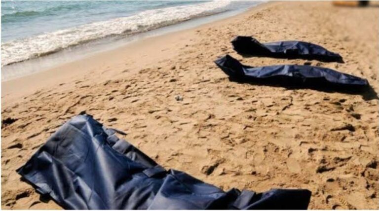 إنقلاب قارب كان على متنه حراكة يخلف 8 قتلى بساحل جماعة بني شيكر بالناظور