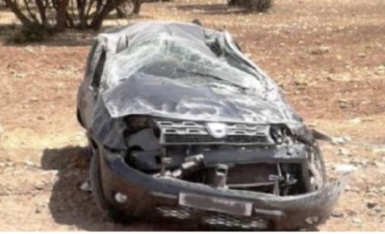 نجاة قائد من الموت باعجوبة إثر انقلاب سيارته