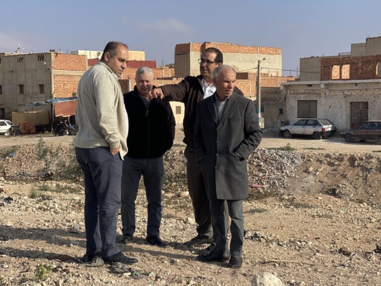نواب ورؤساء اللجان بالمجلس الجماعي للعروي في زيارة تفقدية للعديد من النقط السوداء بالمدينة