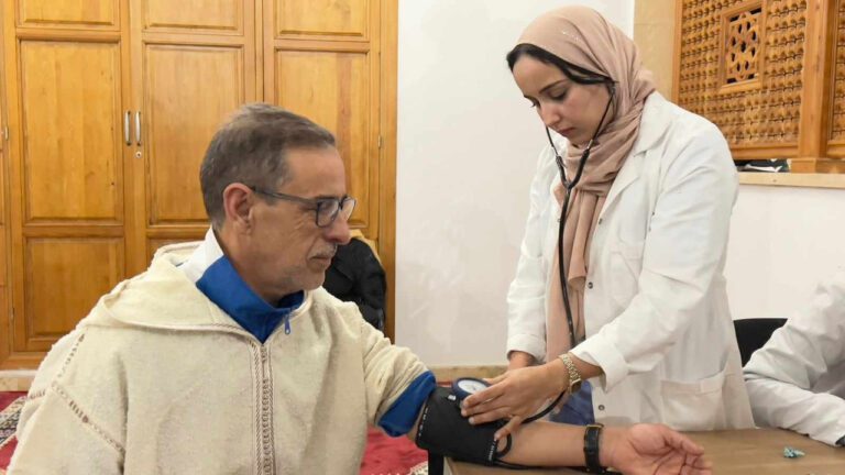 إقبال مهم على حملة التصدق بالدم في الناظور خلال رمضان 6 إقبال مهم على حملة التصدق بالدم في الناظور خلال رمضان