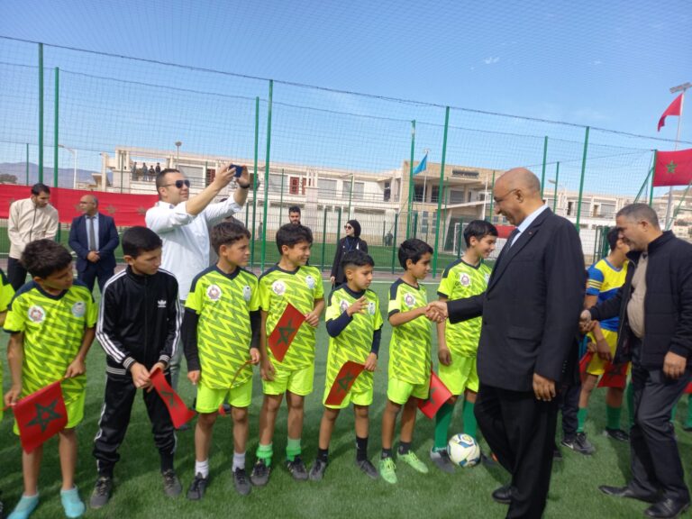 عامل الدريوش يدشن ملعبين بالعشب الاصطناعي بجماعة ميضار