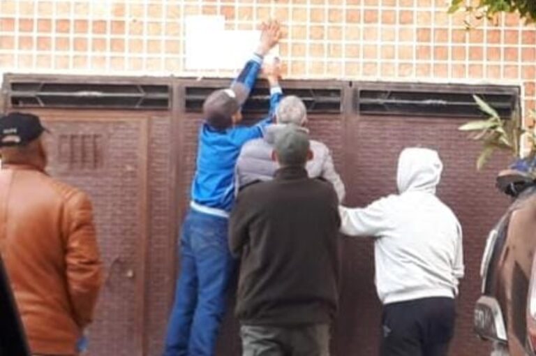 السلطات المحلية تقوم بإغلاق وتشميع مقاهي “الشيشا” ببني أنصار 2 السلطات المحلية تقوم بإغلاق وتشميع مقاهي “الشيشا” ببني أنصار
