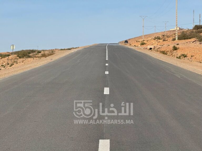 غياب خطوط التشوير الجانبية لمقطع الطريق الوطنية 15 الرابطة بين العروي وافسو تهدد حياة السائقين ليلا