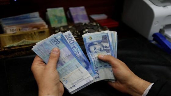 عيد الفطر يزيد الإقبال على وكالات تحويل الأموال بالعروي بأكثر من 70 بالمئة 5 عيد الفطر يزيد الإقبال على وكالات تحويل الأموال بالعروي بأكثر من 70 بالمئة