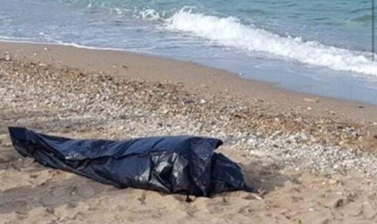 شاطئ رأس الماء بالناظور يلفظ جثة متحللة 2 شاطئ رأس الماء بالناظور يلفظ جثة متحللة