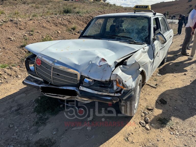 صور : حادثة سير مروعة ووفاة 3 اشخاص من عائلة واحدة ونقل طفلة لقسم المستعجلات ببني سيدال بالناظور