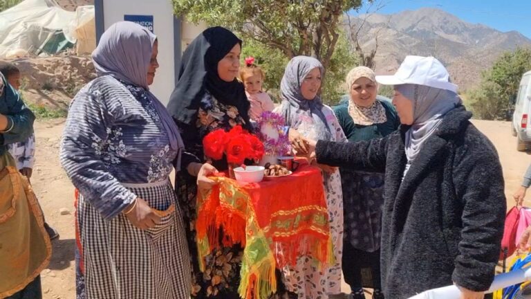 جمعية بناء التنموية بالدريوش تسلم الدفعة الثانية من المنازل المتنقلة لمتضرري زلزال الحوز وهدايا للأطفال