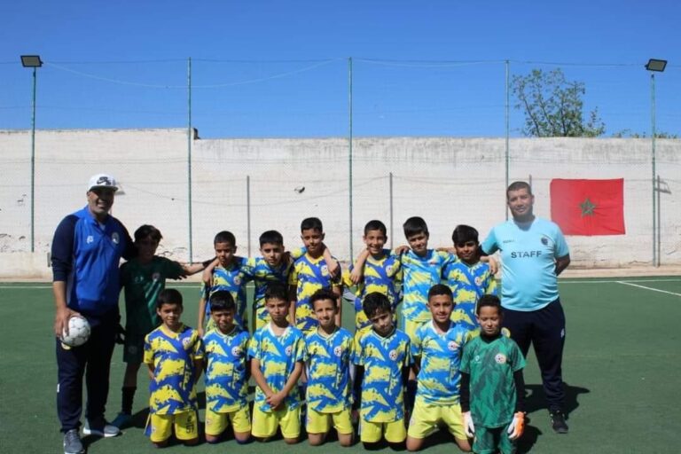 بمناسبة الذكرى الأولى لتأسيسها، نظمت مدرسة مستقبل العروي لكرة القدم يوم السبت 4 ماي دوري جهوي للفئة الكتاكيت مواليد 2014/2013 بملاعب القرب العروي