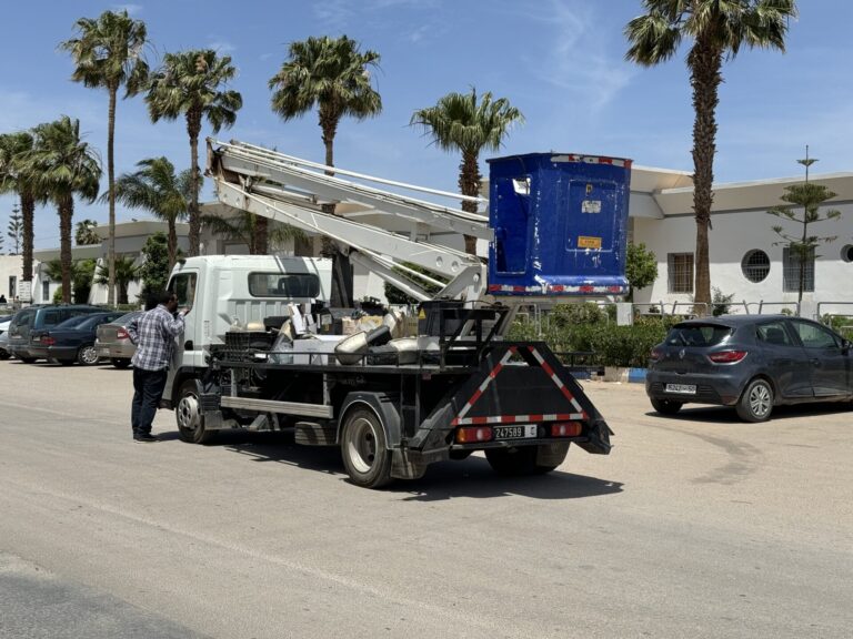 صباح اليوم : جماعة العروي مستمرة في تجديد الانارة العمومية لشوارع وتنظيف محيط وبهو مستشفى القرب محمد السادس