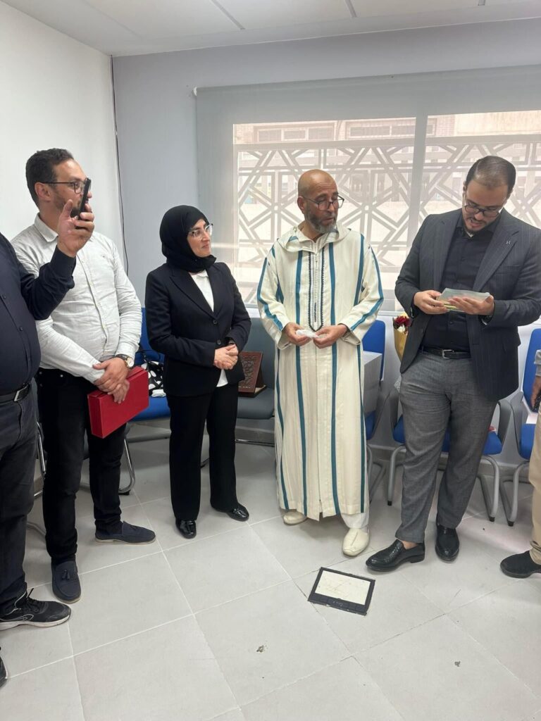 مندوبة الصحة تكرم السيد علال بويش اطار صحي بالمركز الصحي بسلوان 3 مندوبة الصحة تكرم السيد علال بويش اطار صحي بالمركز الصحي بسلوان