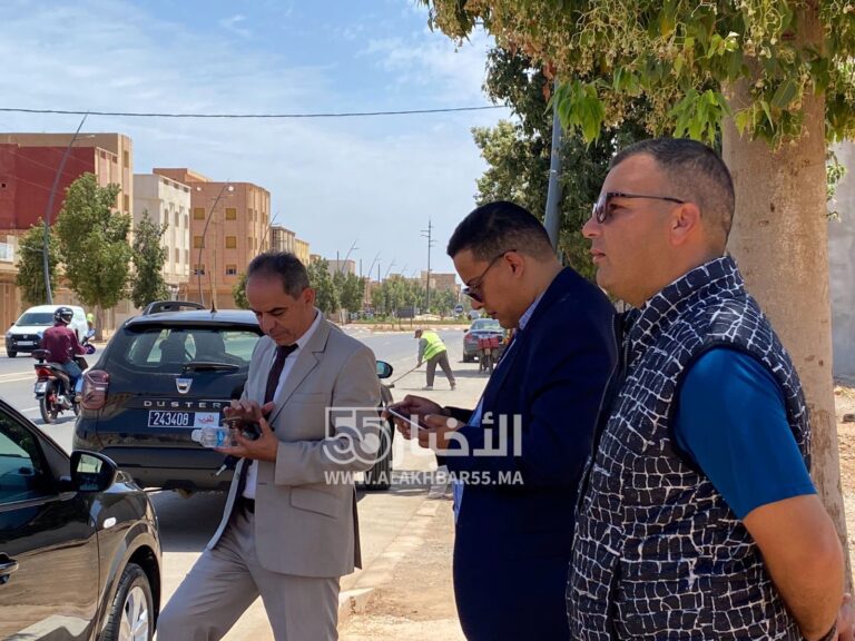 استمرارا لحملة النظافة : باشا العروي يتابع شخصيا هاته العملية