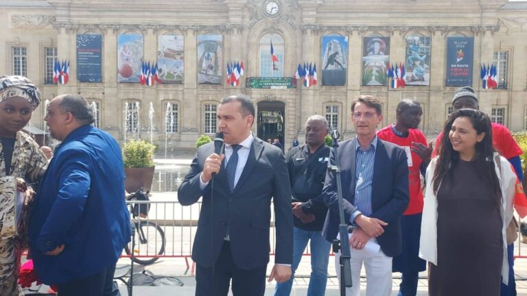 قنصلية متنقلة لفائدة الجالية المغربية بمدينة بوڤي ضواحي باريس الفرنسية