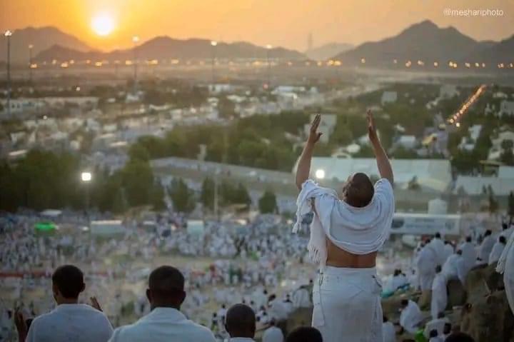 أكثر من 1.5 مليون حاج يفدون إلى عرفات لأداء ركن الحج الأعظم