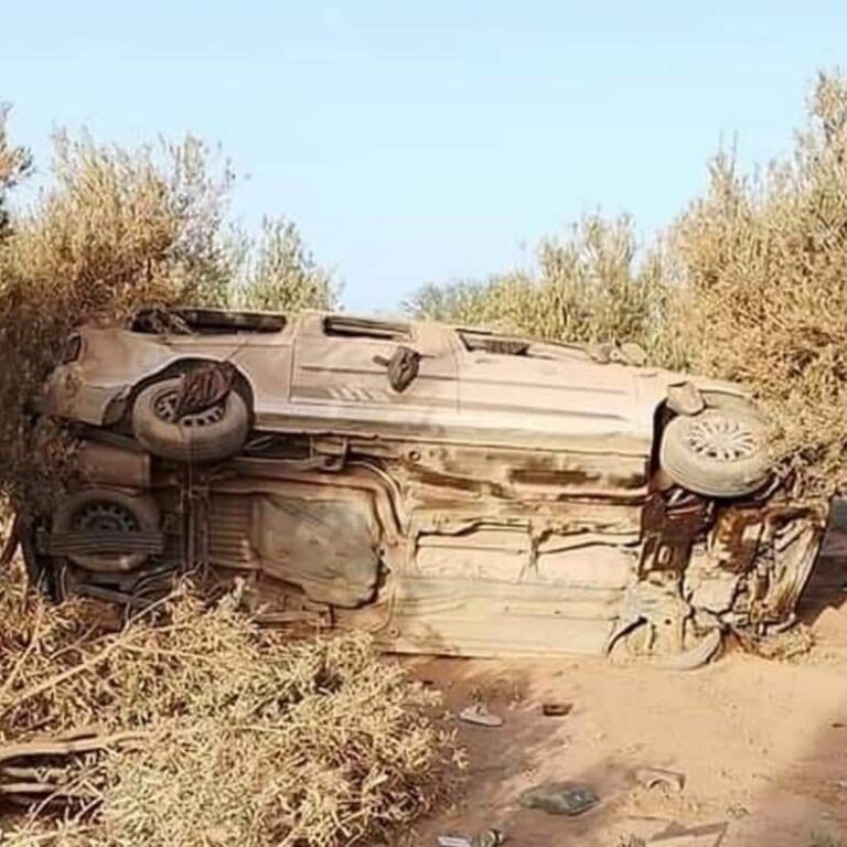 إنقلاب سيارة أجرة من الصنف الكبير يخلف وفاة شخصين وإصابة اخرين بمنطقة الكطارة.