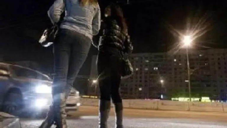 انتشار مهول لبائعات الهوى بشوارع العروي ومظاهر مخلة بالحياء العام ليلا 2 انتشار مهول لبائعات الهوى بشوارع العروي ومظاهر مخلة بالحياء العام ليلا
